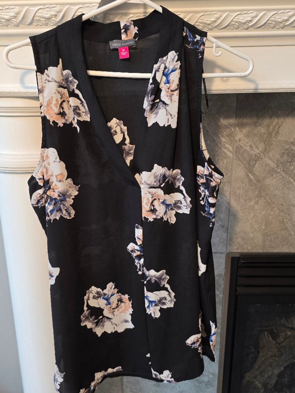 Vince Camuto Black Floral Sleeveless Split Neck Blouse - Size Medium